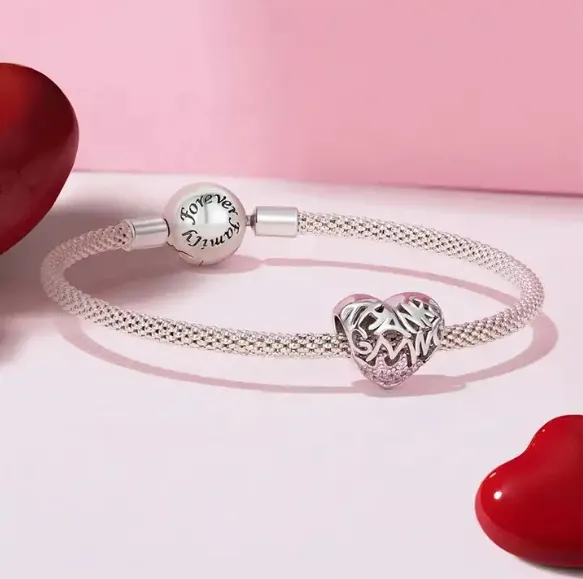 JBX CHARM ALWAYS IN MY HEART SILVER på et armbånd