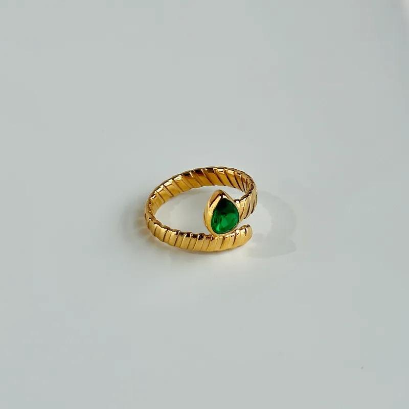 AVI Jewels Menton ring gold/emerald